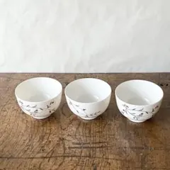 磁器　湯飲み3個セット　ビンテージ　レトロ　未使用　美品　コップ　ゆのみ　陶磁器