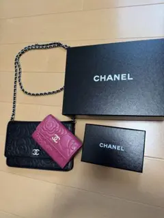 CHANEL ブラックレザー長財布とピンクカードケース