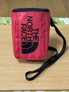 THE NORTH FACE ヒューズボックスショルダーバッグ レッドのサムネイル