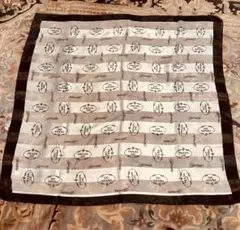 PRADA ロゴ入り シルクスカーフ 96×102