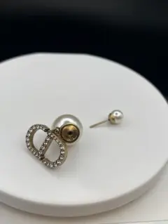 Christian Dior CDロゴ パール ピアス 片耳用 - メルカリ