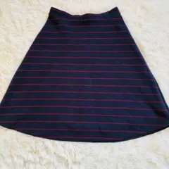 NATURAL BUAUTY BASICネイビーと赤のストライプ フレアスカート