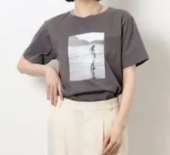 コムサイズム 春夏秋もの フォトプリント Tシャツ グレー