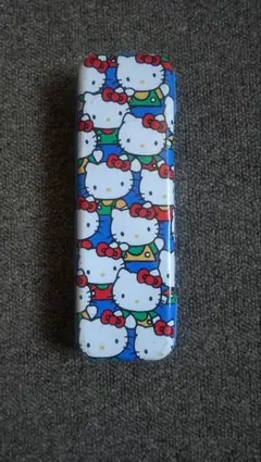 ハローキティ　缶ペンケース