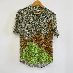 【GU/ジーユー】メンズ半袖総柄シャツ マルチカラー　ヒョウ柄 アロハ　Mサイズのサムネイル