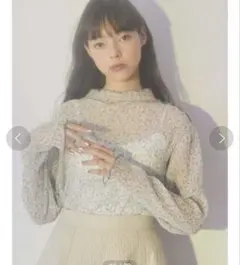 floralメローシアートップスのサムネイル