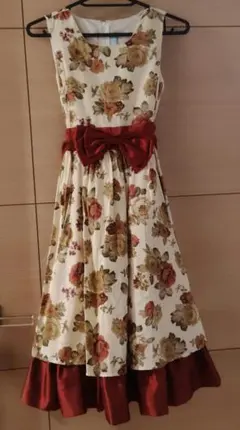 花柄リボン付きドレス　140㌢