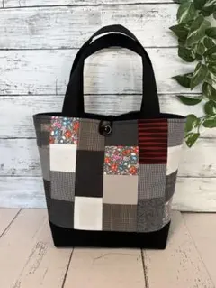 ハンドメイドトートバッグ　No.1029 手作り　パッチワーク風　はぎ合わせ