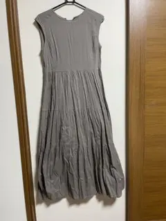 シンプリシティエノースリーブ ロングワンピース