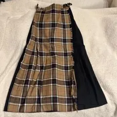 チェック柄と無地のロングプリーツスカート