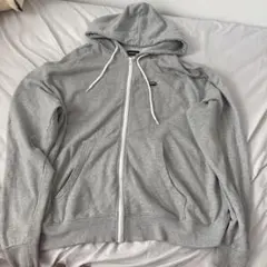 グレー ジップアップパーカーのサムネイル