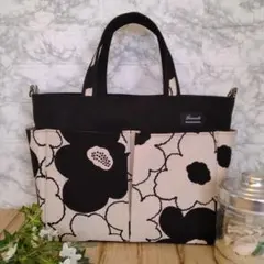 北欧大きなお花柄ポケットいっぱいバック　モノトーン　A4サイズ　底板付き