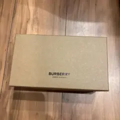 BURBERRY フラグメントケース ブラウン