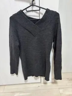 ダークグレー オフショルダーセーター サイズM