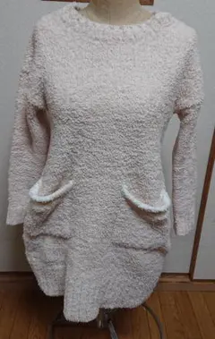 オフホワイト　ふわふわロングニット