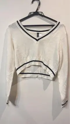 アイボリー　Vネック クロップドニット
