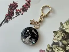 【SALE！】レジンキーホルダー　クリスマス　ツリー　夜空　雪