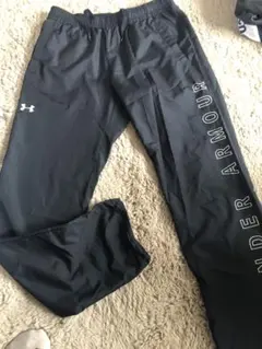 アンダーアーマー　薄手ウインドウブレイカー下