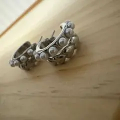 サージカルステンレスのガラスパールとハートのフープピアス