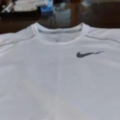 Nike DRI-FIT ランニング用トップス