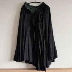 TOGA PULLA ブラック HEAVY SATIN プリーツスカート 34のサムネイル