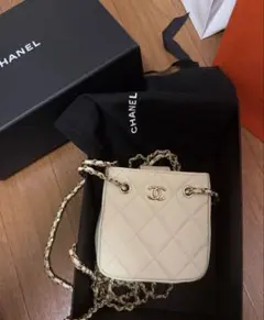 CHANEL シャネル　マトラッセ AP2547 チエーンショルダー　ホワイトのサムネイル