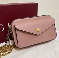 新品同様　GUCCI グッチ　バッグ GGエンボス　ショルダーバッグ　ピンクのサムネイル