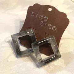 スクエア型ピアス