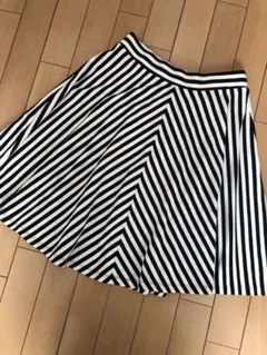 UNIQLO ユニクロ スカート Aライン フレア ストライプ 黒×白