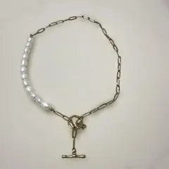 パールと金属チェーンのネックレス