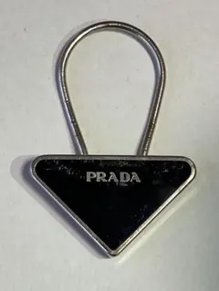 ジ*ー様 PRADA ブラック 三角形 キーホルダー
