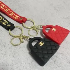 美品♡シャネル♡ミニバッグキーホルダー ノベルティ チャーム 黒＆赤 2個セット