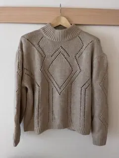 透かし編みニット