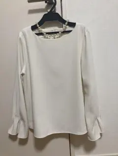 NATURAL BEAUTY BASIC ホワイト長袖ブラウス M、袖口デザイン