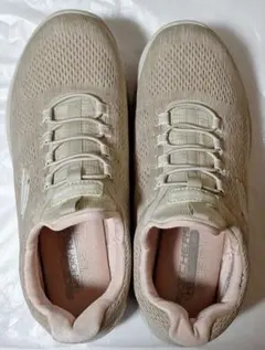 Skechers ベージュ スニーカー ワイドフィット