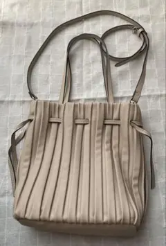 ZARA プリーツショルダーバッグ　ベージュ