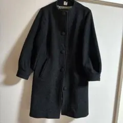 黒のチェスターコート