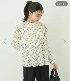 花柄長袖ブラウス クリーム色