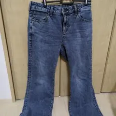 GU　スリムフレアジーンズ