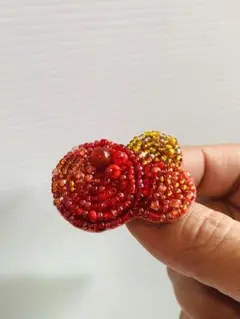 ビーズ刺しゅう　ブローチ
