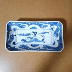 青と白の波模様の長方形皿