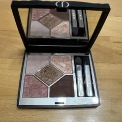 DIOR アイシャドウ　ショウサンククルール　647 シルクトープ
