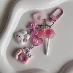 ビーズキーホルダー　ビーズストラップ　じゃらじゃらキーホルダー　うさぎ　ピンク
