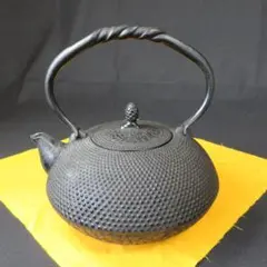 【時代鉄瓶】三葉葵紋 四方形鉄瓶 銅蓋 茶道具 煎茶道具 急須 湯沸 骨董品 時代鉄瓶】三葉葵紋四方形鉄瓶銅蓋茶道具煎茶道具急須湯沸骨董品