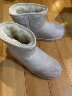 スパンコールホワイトムートンブーツ