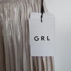●お値下げ中ですＧＲＬ●グレイル●サテン●プリーツスカート●ホワイト・ベージュ●