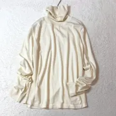 極上の繊維✨レオナール シルクカシミヤ ハイネックセーター 38 クリーム色のサムネイル
