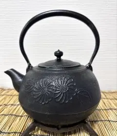 未使用品、供箱、栞、タグ付　南部天正堂作１９型コシキアラレ　南部鉄瓶　南部鉄器 未使用品、供箱、栞、タグ付 南部天正堂作20型コシキアラレ