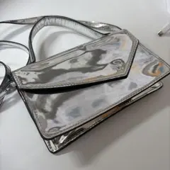 シルバー光沢ショルダーバッグ
