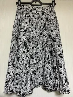 プロポーションボディドレッシング　スカート　花柄　刺繍